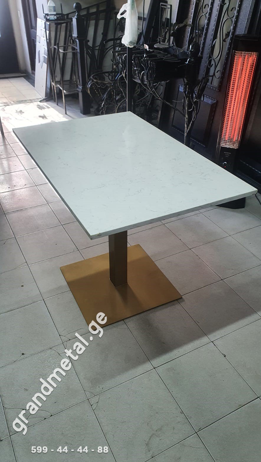მაგიდა და სკამი